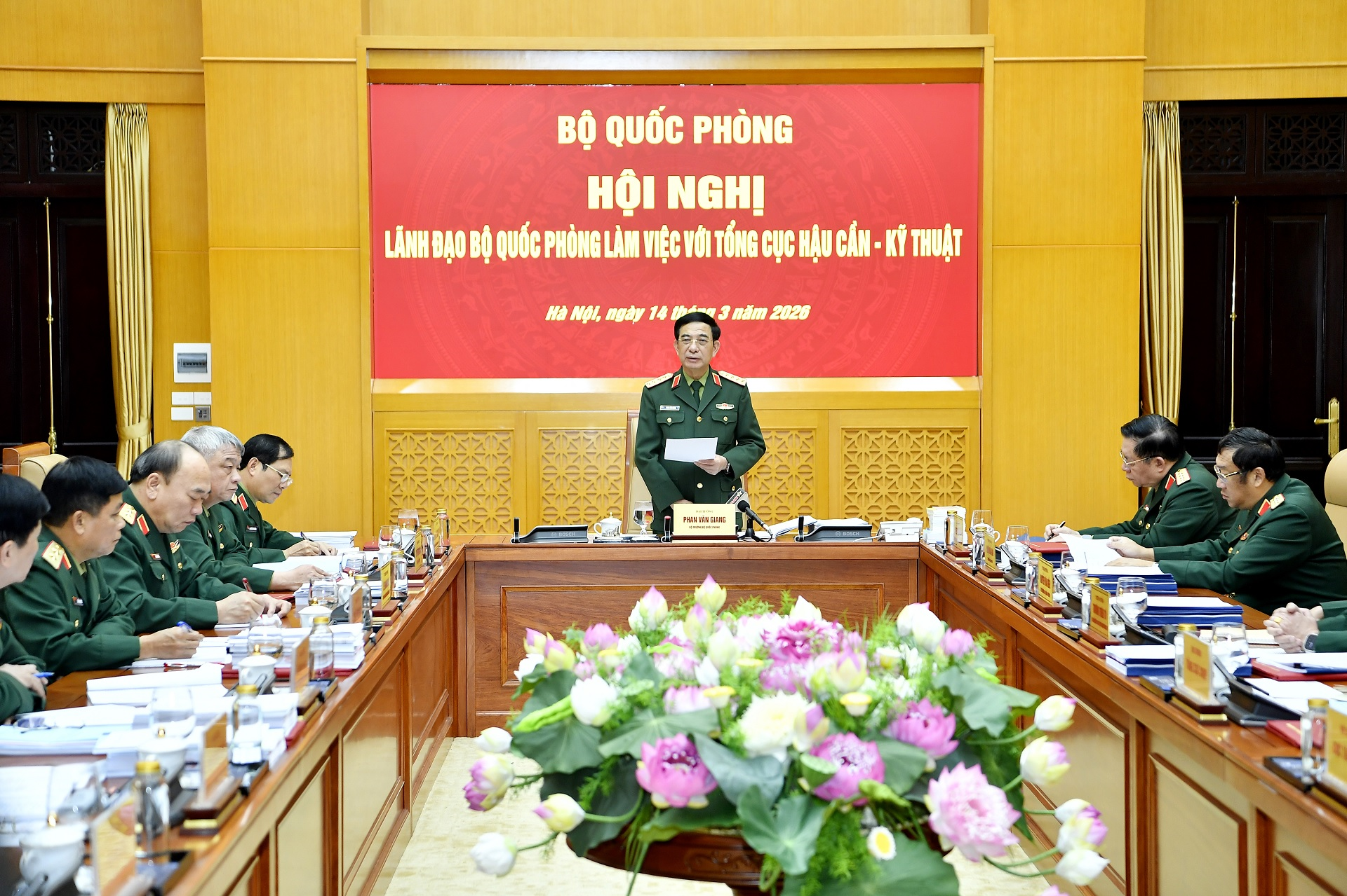 Minister Phan Van Giang chairs meetings with GDP and GPLT